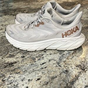 Hoka Arahi 6 shoes